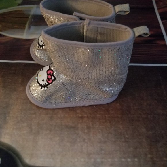 Baby Hello Kitty Boots size3-6mo Sanrio used - Picture 3 of 5